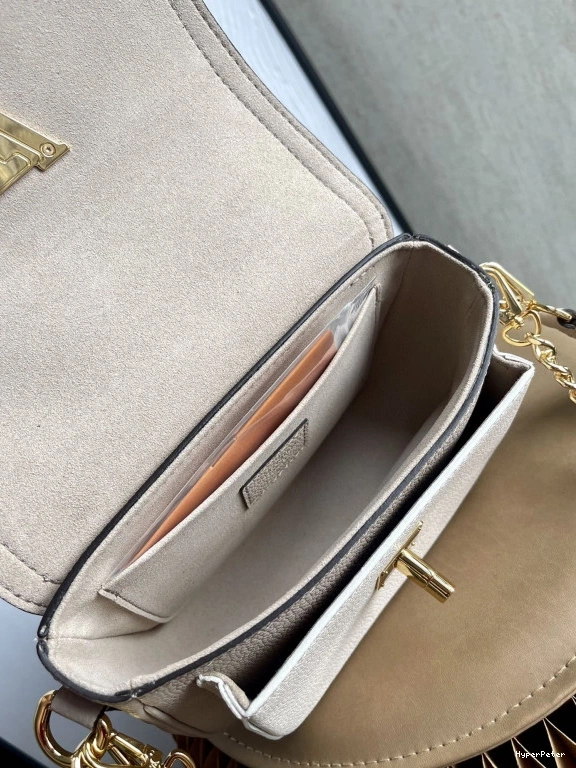 LOUIS VUITTON TENDER LOCKME 0809
